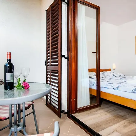 Apartment Mare Borik